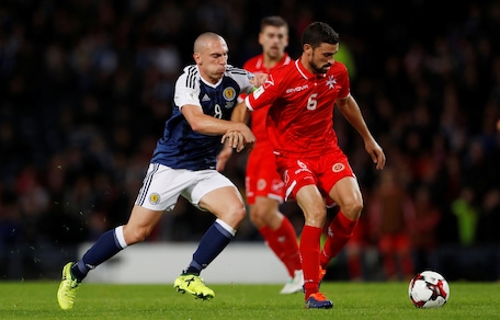 Il capitano della Scozia contro un avversario: «Mi ha sputato addosso!»