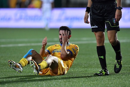 Serie B Frosinone, rottura del crociato per Paganini