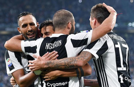 Serie A, Juventus-Chievo 3-0: Higuain-Dybala show