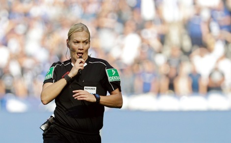 Bundesliga, Bibiana Steinhaus entra nella storia: è il primo arbitro donna