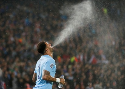 Feyenoord-Manchester City: Kyle Walker sembra un drago