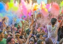 Roma si colora con l’Holi Festival