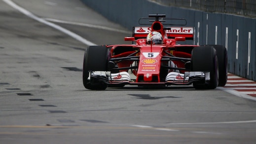 F1, Singapore: capolavoro Vettel, è pole!