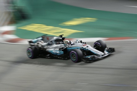 F1 Singapore, Hamilton: «E' frustrante, Ferrari e Red Bull eccezionali»