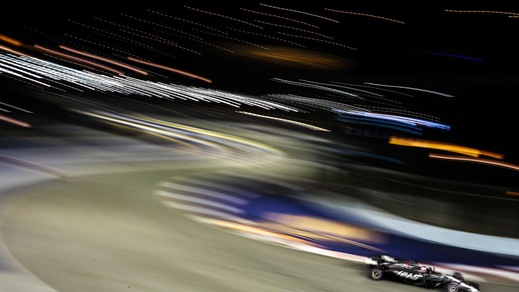 F1, Gp Singapore: disastro al via, Raikkonen e Vettel out