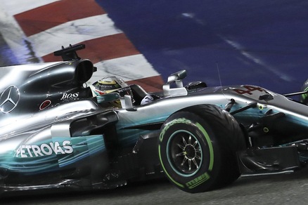 F1, Gp Singapore: vince Hamilton, ora è a +28 su Vettel