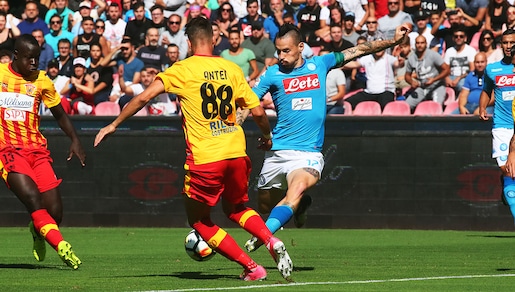 Napoli, tutti in coro per Hamsik