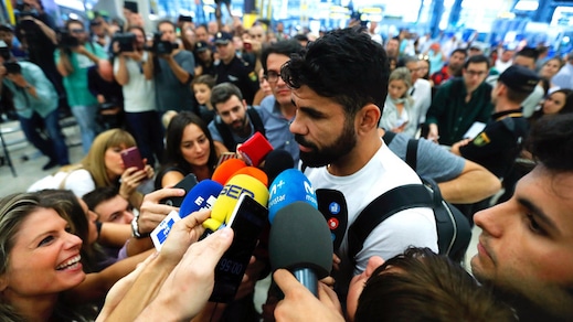 Diego Costa sbarca a Madrid: delirio in aeroporto