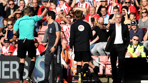 Manchester United: Mourinho graziato, niente squalifica dopo l'espulsione