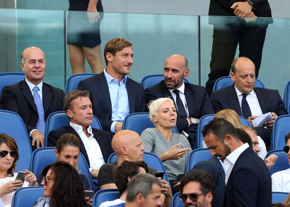 Niente mèches per Totti: ma solo tanto sole e gel