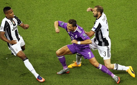 Juventus, pronti i rinnovi di Alex Sandro e Chiellini