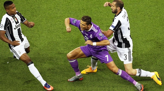 Juventus, pronti i rinnovi di Alex Sandro e Chiellini