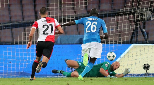 Napoli, Reina l'ipnotizzatore: «Ragazzo, da qui non passi»