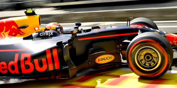 F1 Malesia: Red Bull avanti sotto la pioggia, Ferrari in top 5