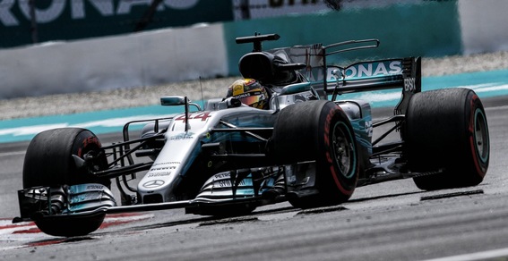 F1 Malesia: Hamilton in pole, Raikkonen 2°. Vettel partirà ultimo