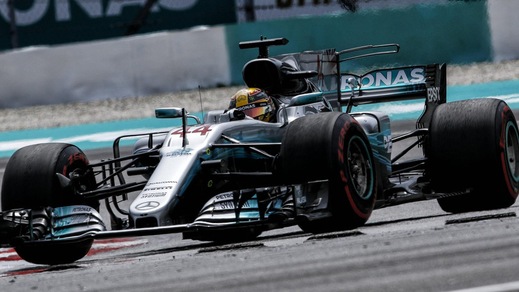 F1 Malesia: Hamilton in pole, Raikkonen 2°. Vettel partirà ultimo