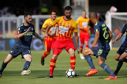Serie A Verona-Benevento, probabili formazioni e tempo reale alle 20.45. Dove vederla in tv
