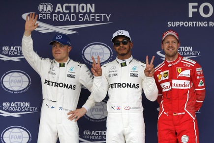 Formula 1, Hamilton conquista la pole. Vettel insegue