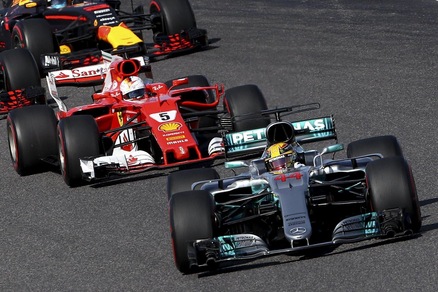 F1 Suzuka, Hamilton vince e allunga