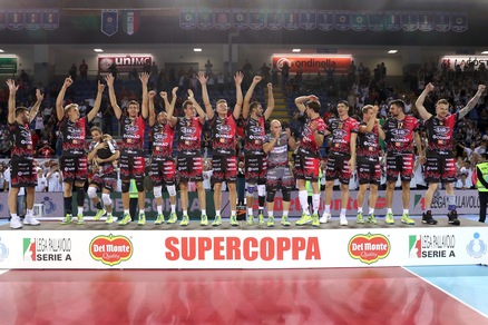 Volley: Supercoppa, Perugia alza il primo trofeo della stagione