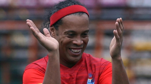 Juventus, Ronaldinho incorona Dybala: Mi piace vederlo giocare