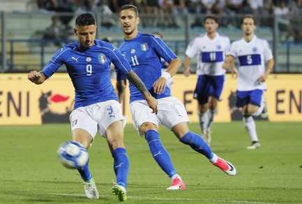 Serie A Genoa, Lapadula c'è: gol in allenamento