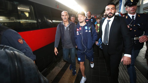 Il Napoli in treno verso Roma: la grande carica dei tifosi!