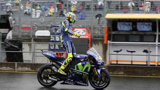 MotoGp Yamaha, brivido Rossi nelle libere: cade ma si rialza