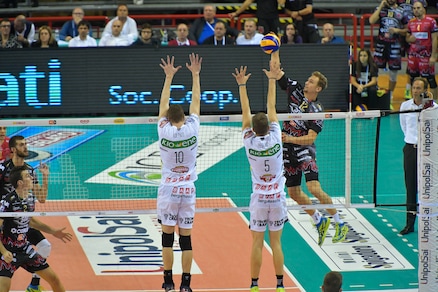 Volley: Superlega, Milano colpaccio a Trento, vincono le altre grandi