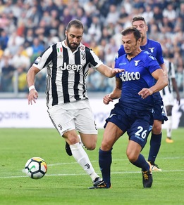 Juventus, Higuain parla ai tifosi: «Grazie per l'affetto»