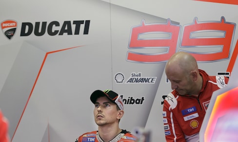 MotoGp, Lorenzo: «Zarco crede di giocare alla Playstation»