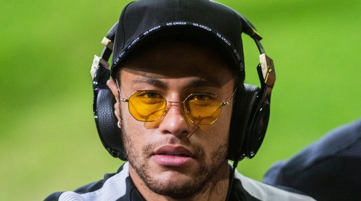 Champions, Neymar in Belgio con l'occhiale psichedelico