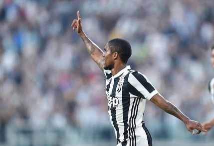 Juventus, Douglas Costa profeta: «Sapevo che Mario sarebbe andato lì...»