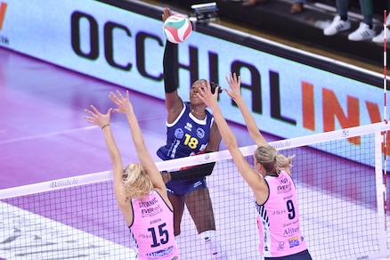 Volley: A1 Femminile, negli anticipi vincono in casa Scandicci e Busto