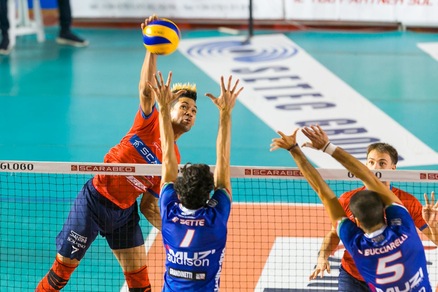 Volley: A2 Maschile, Girone Bianco: Roma vola, Grottazzolina corsara