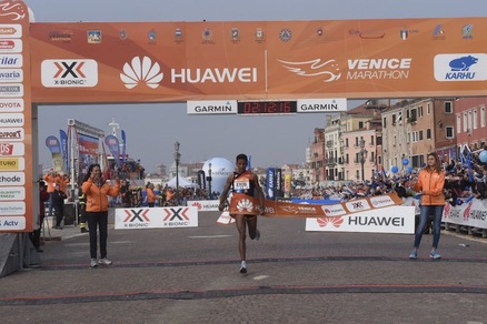 32^ Huawei Venicemarathon: vince Eyob Faniel
