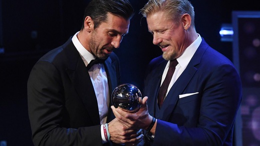 Juventus, Buffon miglior portiere dell'anno: «Felice di averlo vinto alla mia età»