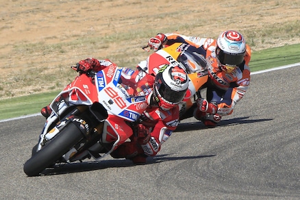 MotoGp, sfida a badminton per Marquez e Lorenzo