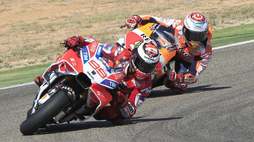 MotoGp, sfida a badminton per Marquez e Lorenzo