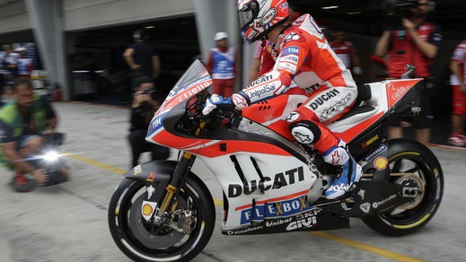 MotoGp, Malesia: Dovizioso sfreccia nelle libere, Rossi 12°