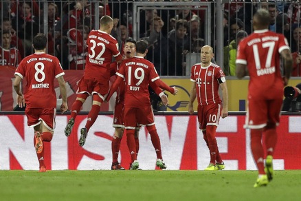 Bundesliga, Bayern vola in testa: battuto il Lipsia 2-0