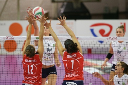 Volley: A2 Femminile, per Mondovì derby e sorpasso