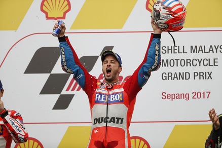 MotoGp Malesia, Dovizioso show: festa sul podio. Ora è a -21 da Marquez