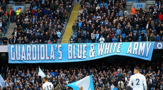 Tifosi del Manchester City aggrediti a Napoli: 4 feriti. Il questore: «Delirio di violenza»