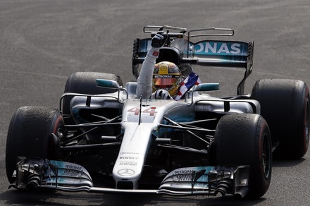 F1, Jackie Stewart: «Hamilton può raggiungere Schumacher»