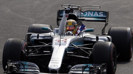 F1, Jackie Stewart: «Hamilton può raggiungere Schumacher»