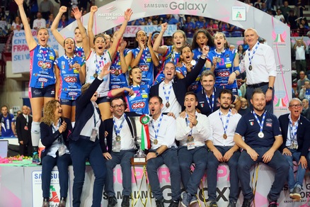 Volley: Novara in Paradiso, la Supercoppa è sua !