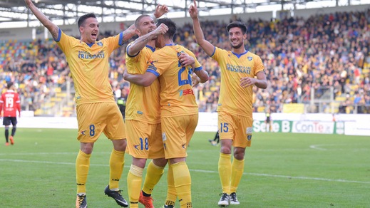 Risultati Serie B: Frosinone in testa. Super Inzaghi, pari del Bari