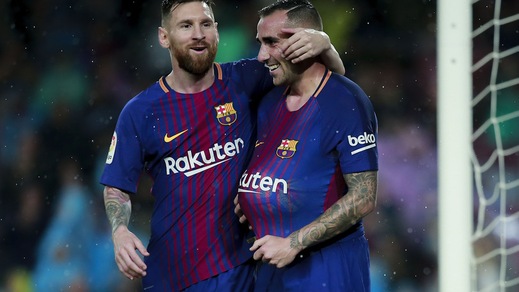 Alcacer regala una nuova vittoria al Barcellona: 2-1 al Siviglia