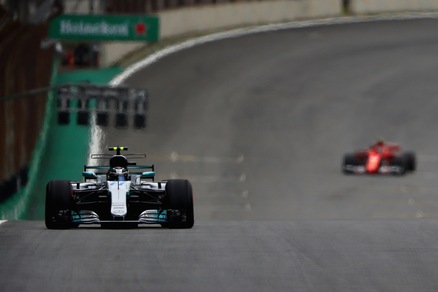 F1, Gp Brasile: Bottas in pole, Vettel secondo